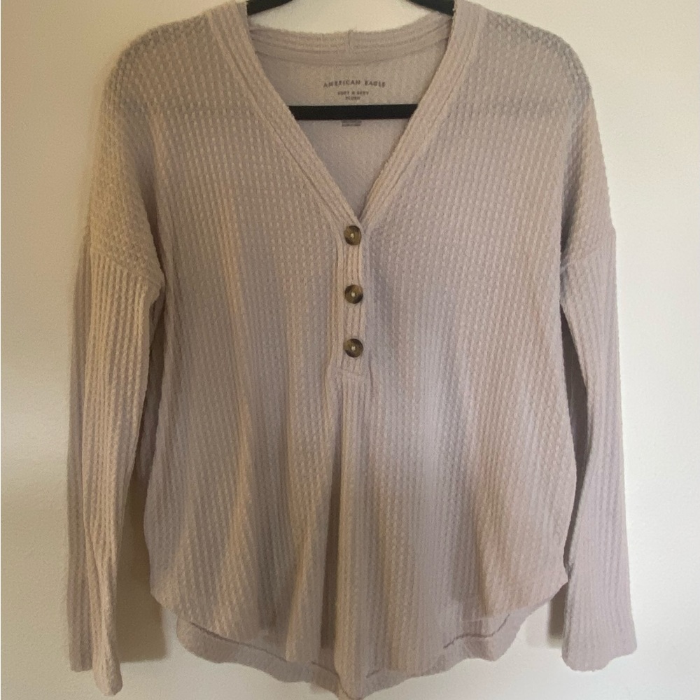 American Eagle Cream V-Neck Sweater
